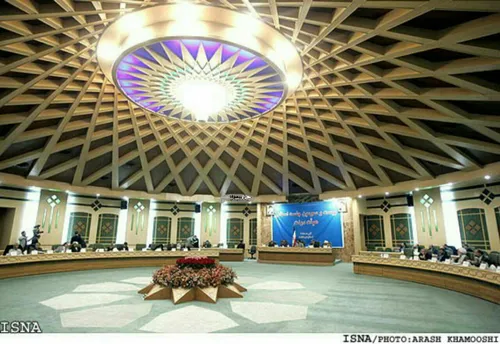 ⭕ ️ جلسه روحانی در کرمانشاه در این ساختمان بود. آن وقت تو