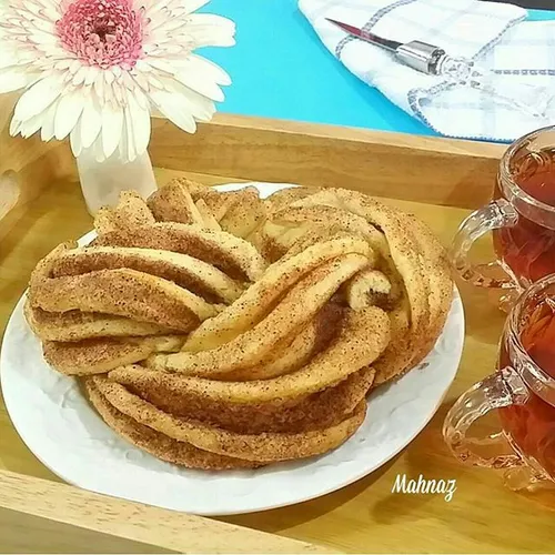 نان بافتِ حلقه ای دارچینی