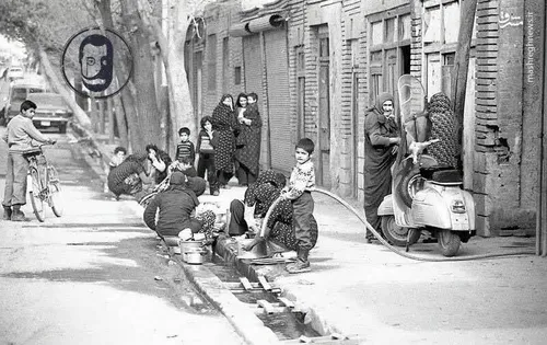 🧼 زنان تهرانی در حال شست و شوی ظرف در کوچه!!