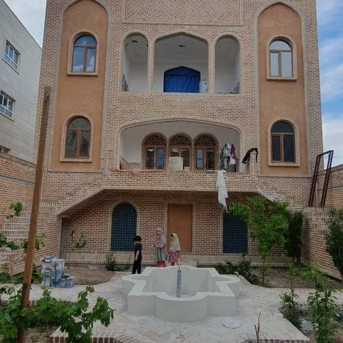 این خانه زیبا در قم است. بر مبنای معماری ایرانی-اسلامی سا