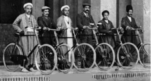 زمانی که دوچرخه به تهران آمد برخی مردم به آنهایی که دوچرخ