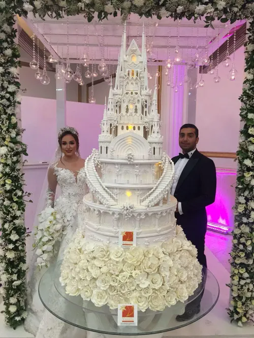 کیک عروسی پانزده میلیون تومنی درباغ شهریار🙄 🙄 😮