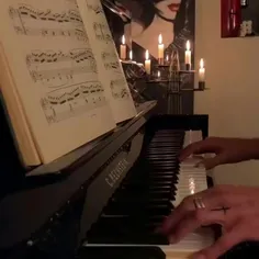 ولی وایبی که این آهنگ با پیانو داره......