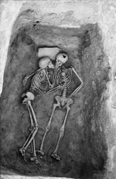قدیمی ترین بوسه جهان در مقبره ای در ایران کشف شده