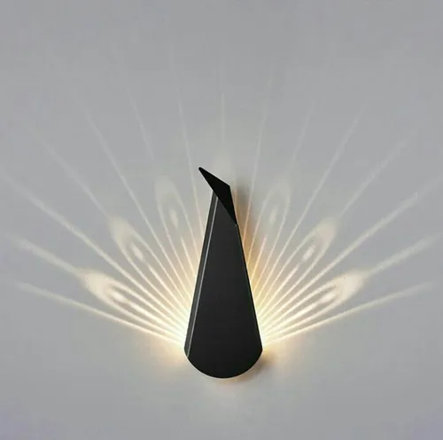طراحی چراغ خواب با الهام از پر طاووس