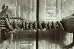 عکسی تاریخی  از مهر و موم دست‌نخورده ۳۲۴۵ ساله آرامگاه «ت