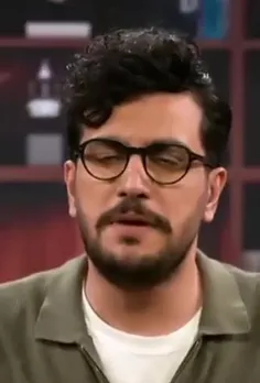 واکنش مجری برنامه طنز به زندگی لاکچری محمدرضا گلزار