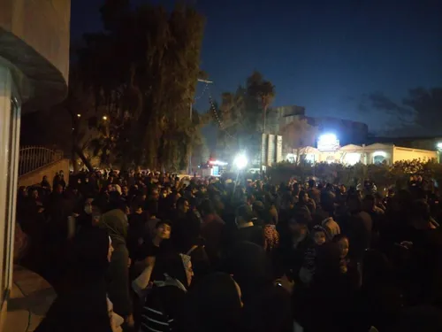 تجمع مردم اهواز مقابل استانداری خوزستان همچنان ادامه دارد