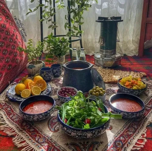 در غذای هيچ رستورانی هرچند معروف، چاشنی عشق مادر نیست...❤