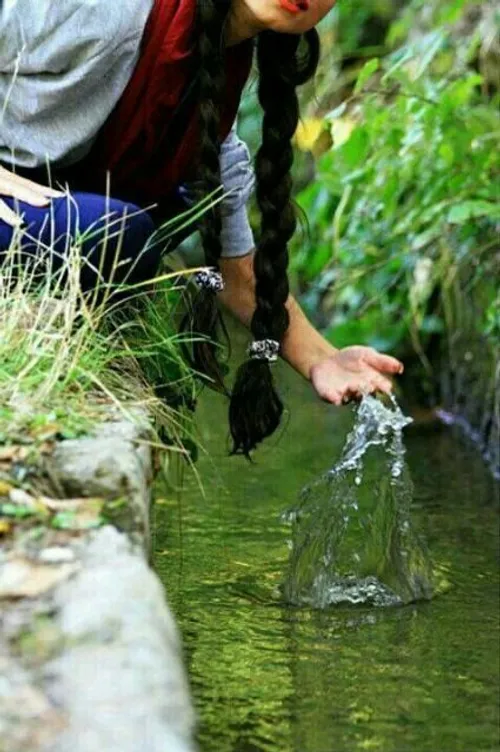 خجلت ، وگالت احبک