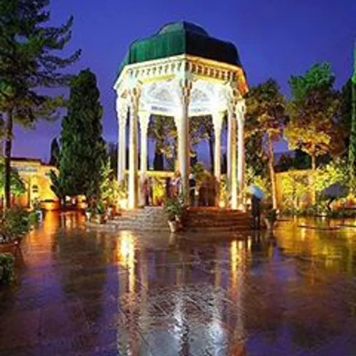 قرار بود من در حافظیه شیراز باشم