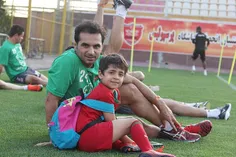 هادی نوروزی در کنار فرزندش 