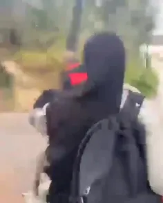 ⛔مردی در فرانسه پس از توهین به دختران مسلمان به آنها حمله