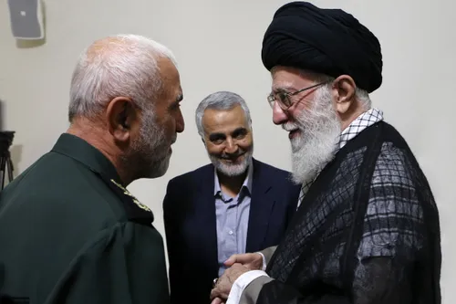 سردار سرافراز شهید همدانی در کنار رهبر معظّم انقلاب 4