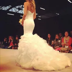 نظرتون درمورد این مدل لباس عروس چیه؟؟؟
