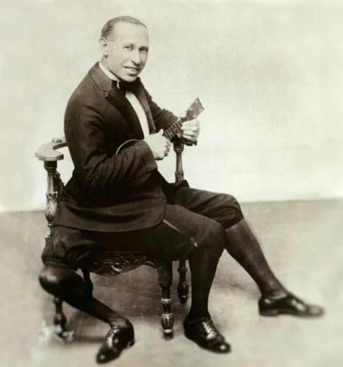 فرانچسکو لنتینی در سال ۱۸۸۱ در منطقه روسولینی در سیسیل ای