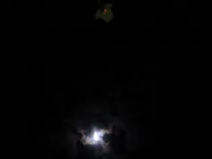 همین الان گرفتم.عکس ماه دربین ابرا