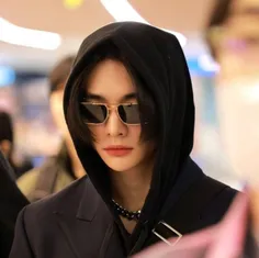 هم شبیه مایکل جکسونه هم شبیه جانی دپ توی کارخونه شکلات سا