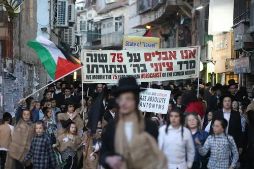 جمله روی پلاکارد اصلی تظاهرات امسال ضداسرائیلی یهودیهای ن