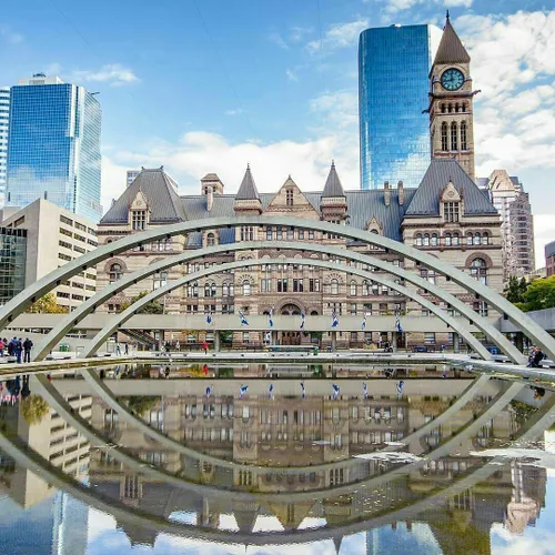 نمای زیبای ساختمان شهرداری تورنتو در کانادا 🏫
