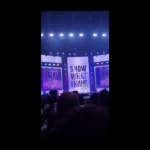 یوجین و لی سو عضو IVE تو کنسرتشون با آهنگ "3D" جونگ کوک ر