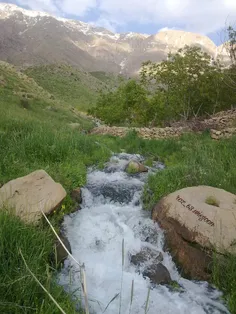 . در سه کیلومتری روستای شمشیر تفرجگاه جنگلی چم شارا واقع 