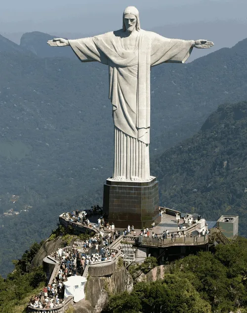 مجسمهٔ "مسیح" بزرگترین اثر هنری به سبک دکو در جهان