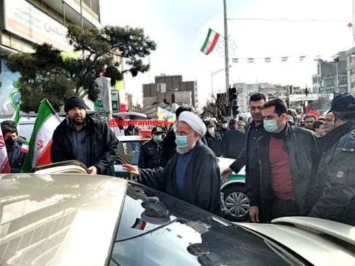 در حاشیه حضور حسن روحانی در راهپیمایی که به علت استقبال گ
