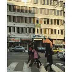 Crossing the road on Villa, city centre | 3 Mar '16 | iPh