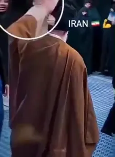 ❤️ بهترین خواننده های دنیا برای رهبرمون چه آهنگ‌هایی می‌خ