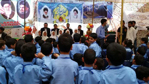 :اجرای سرود توسط دانش آموزان مدرسه عمومی رسول اکرم (کشمیر