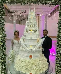 کیک عروسی پانزده میلیوی تومانی