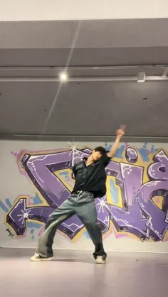 اون طراحی پشتی رو دیوارو دوست دارم👀💜حس خوب میده