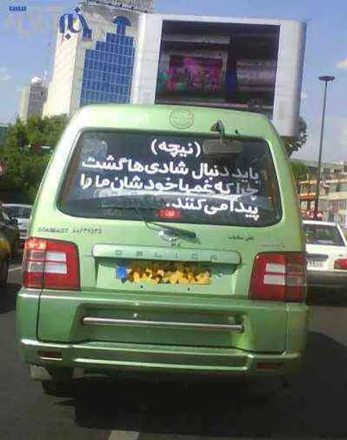 راننده این تاکسی در تهران فقط مسافرهای شاد مثل دختر و پسر