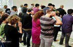 مسجدی در ترکیه؛ زن و مرد قاطی، بدون حجاب، بعداز نماز باهم