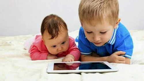 📱 زمان استفاده از موبایل و تبلت برای کودکان چند ساعت در ر