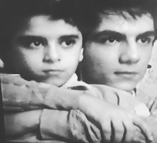 عکسی جالب از کودکی عباس غزالی و برادرش