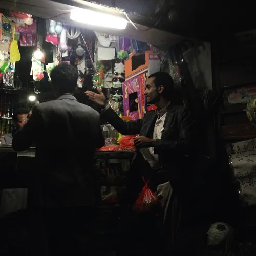 Photo by @alexkpotter - Yemeni men buy goods form a "dukk