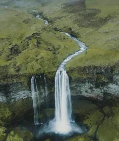 یکی از زیباترین آبشار های جهان که در ایسلند قرار دارد، و 