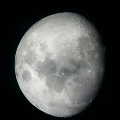 #ماه_در_تلسکوپ_خیلی_زیباست.