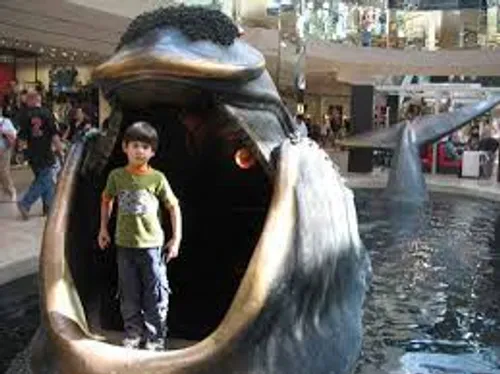 شجاعت پسر در دهان نهنگ