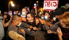 💠درگیری پلیس صهیونیست و معترضان به کابینه نتانیاهو در تل‌آویو....💠
