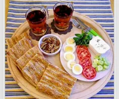 زندگی کن عشق بورز  بی حد و مرز همیشه بخند خدا با من و توس