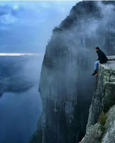 ️پریکستولن (انگلیسی: Preikestolen) جاذبه گردشگری مشهوری د