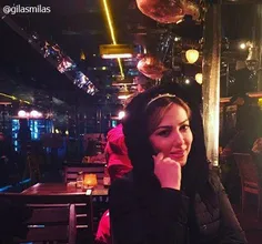 لیلا اوتادی، در یکی از کافه های استانبول..