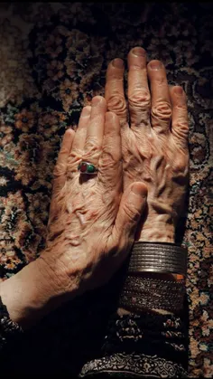 💐 دست #مادرتان را ببوسید 💐