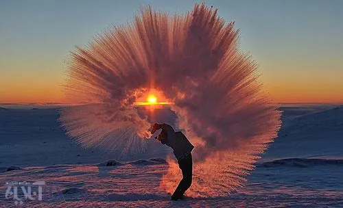عکس فوق العاده ریختن چای دمای زیر چهل درجه