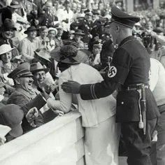 ‏در حاشیه المپیک 1936 برلین یک زن آمریکایی با تلاش فراوان