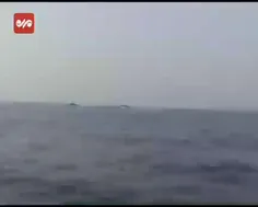 🎥بخشی از فیلم برخورد #نیروی_دریایی_سپاه_پاسداران با راهزنی آمریکایی ها در دریای عمان