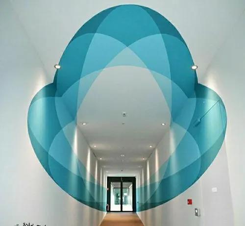 رنگ آمیزی جالب سالن ورودی یک شرکت در سوئیس